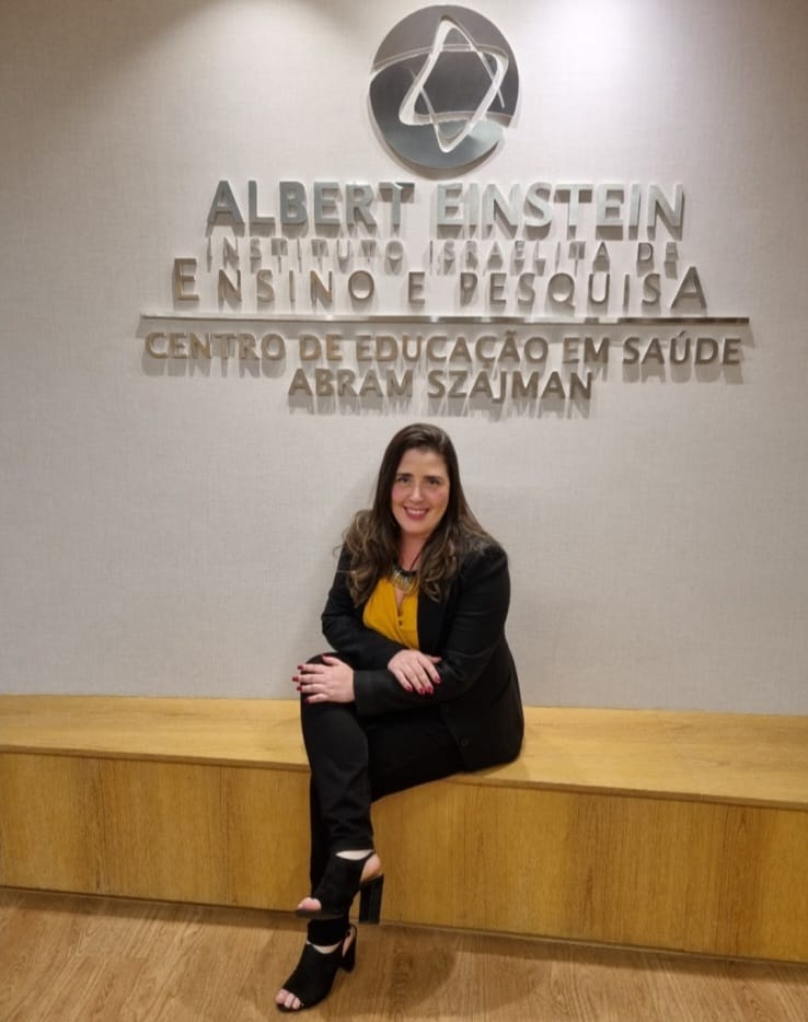 Marcela Maciel palestrando